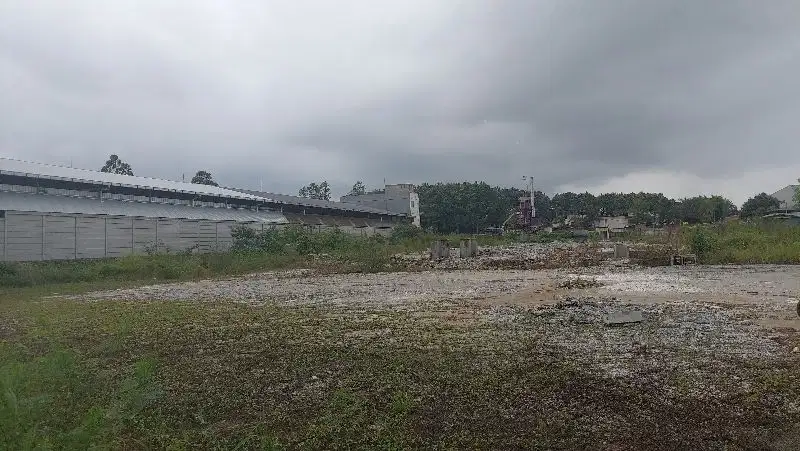 Tanah siap bangun, dibelakang ada kali kecil mudah buang limbah