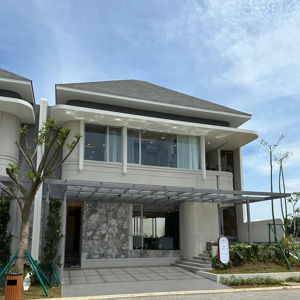 Rumah Luas hadap danau di BSD