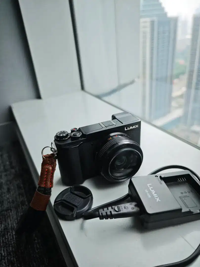 Kamera Lumix GX9 plus lensa Lumix 20/1.7