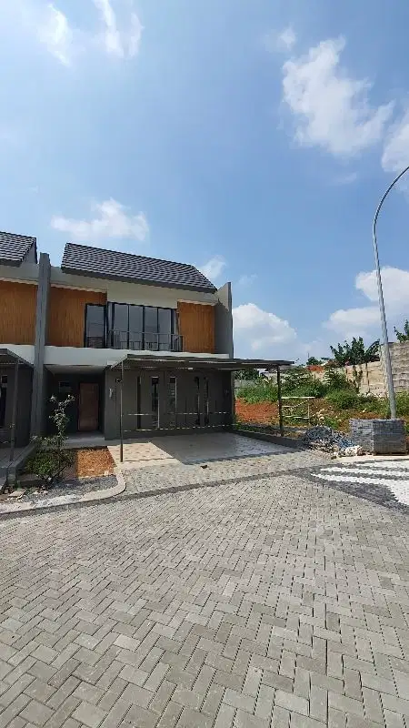 Jual cepat rumah baru  serahtrima dekat Mall Living
