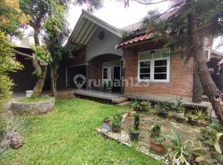 RUMAH VILLA LUAS NAN ASRI DI TANAH BARU, BEJI, DEPOK.