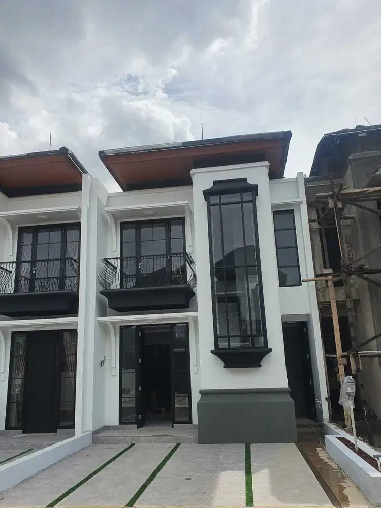 Jual Rumah Lokasi Strategis dengan Gaya Klasik Modern di Cibubur