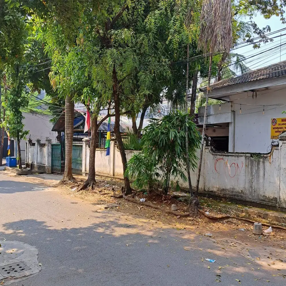 Rumah Hitung Tanah Lahan Luas Jarang Ada Di Kebayoran Lama JakSel