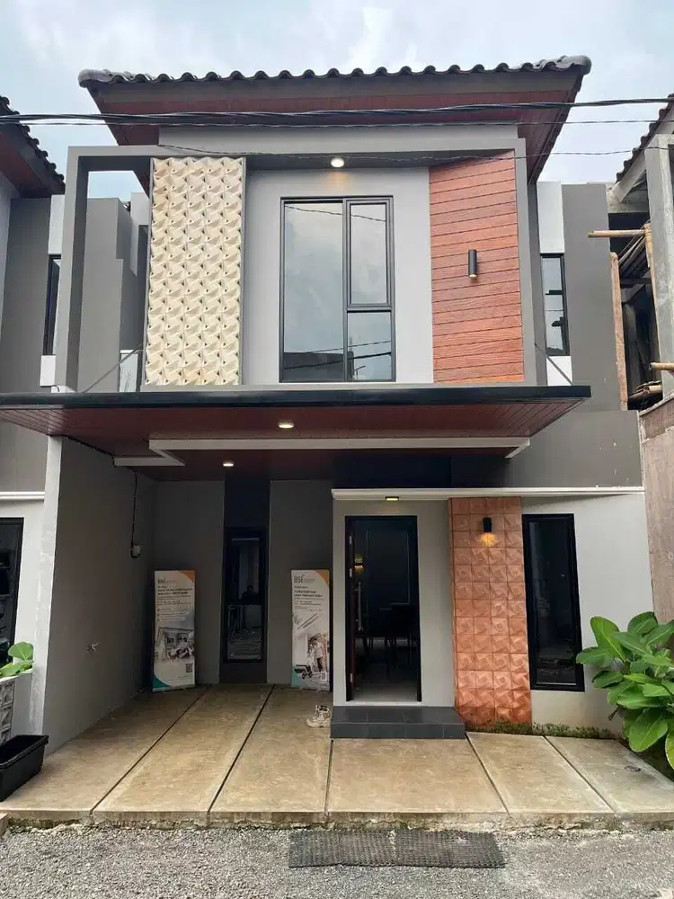 Di jual rumah mewah 2 lantai pinggir jalan di jagakarsa