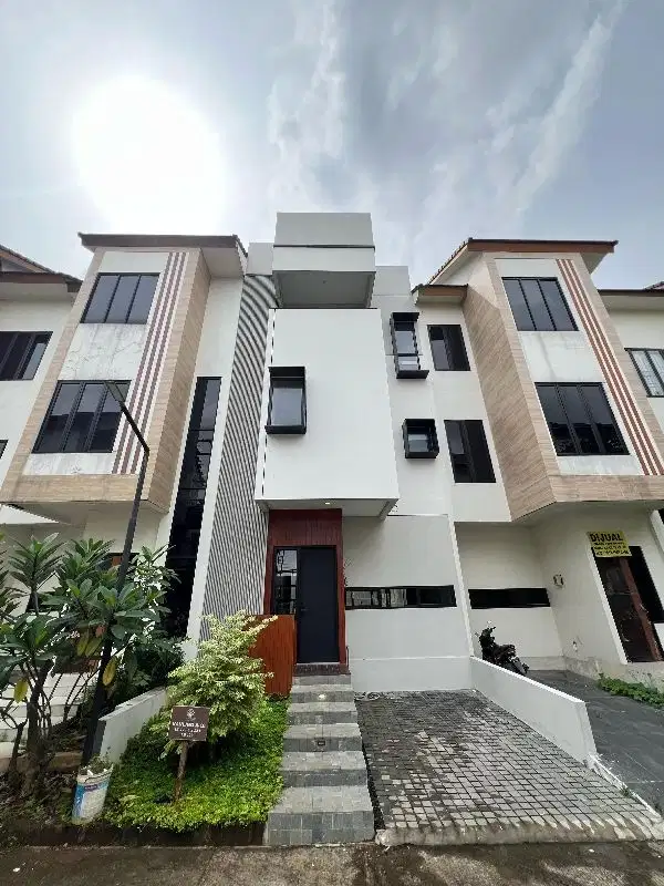 di jual rumah 3 lantai di jakarta timur cipayung  listrik undergraund