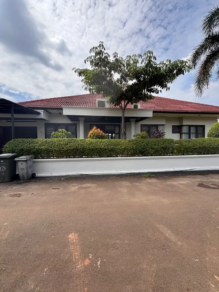 Rumah Mewah Cipete, 4 Kamar, Taman & Kolam, SHM Lengkap