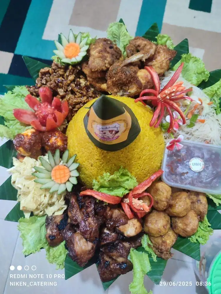 Nasi  kuning tumpeng