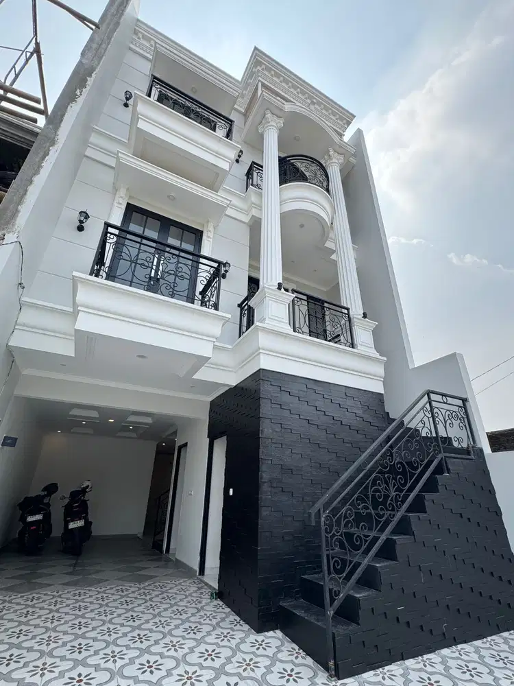 Dijual Rumah Baru 3 Lantai di Pejaten Barat Model Eropa Classic Style