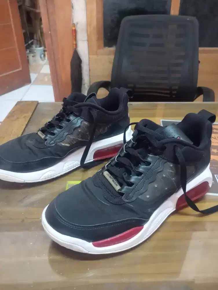 Sepatu basket Nike Air Jordan UK 42 ORI
