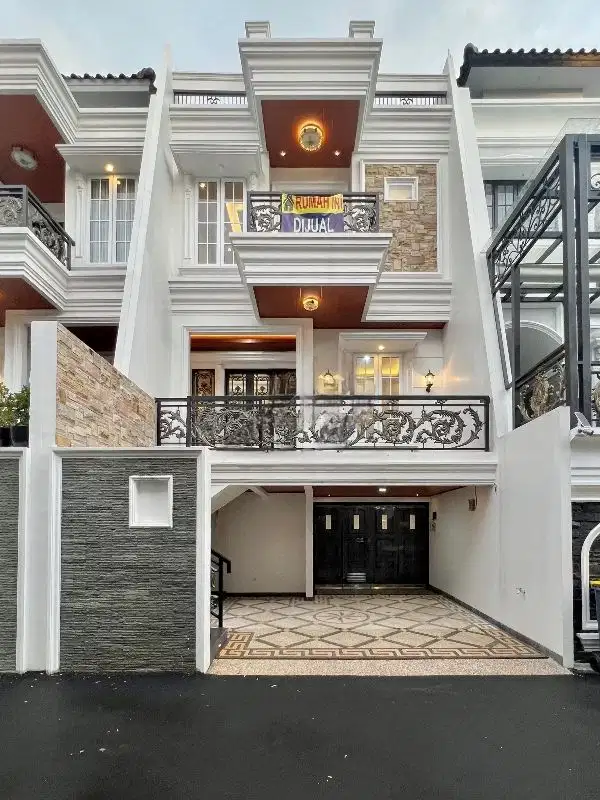 RUMAH MEWAH DENGAN PRIVATE POOL DAN LIFT