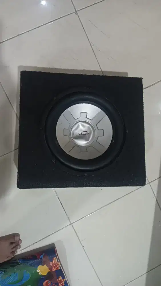 SUBWOOFER HOLLYWOOD 12 inch + BOX BEKAS