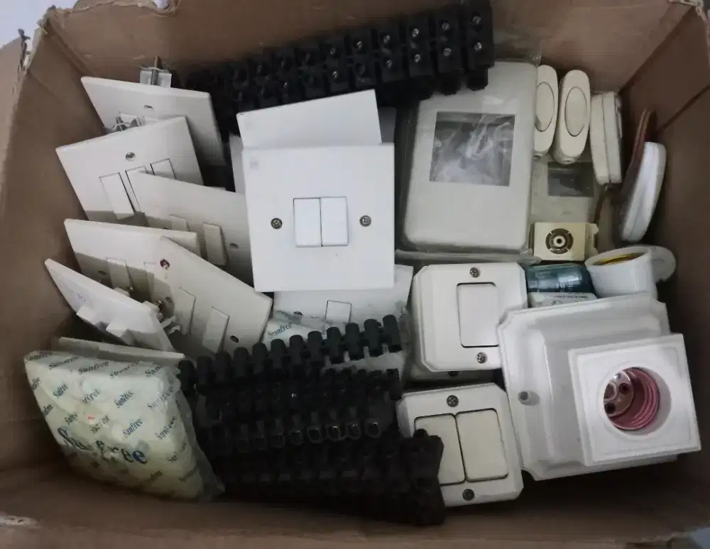 Perlengkapan listrik (cuci gudang)