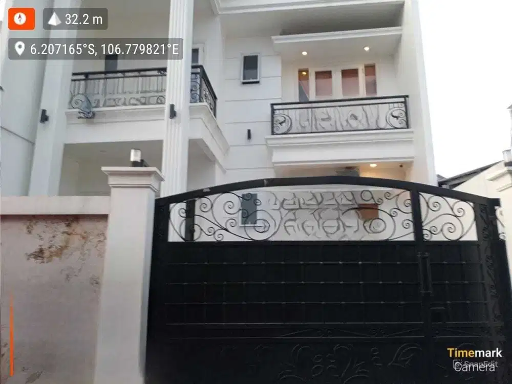 Dijual rumah new brand 2 lantai, SHM, KT 5 , KM 5. Full AC, Pantry full set.  kebon jeruk