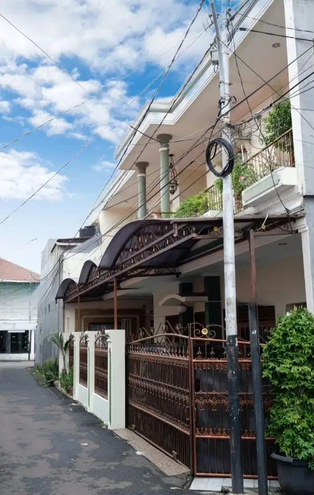 DIJUAL RUMAH BAGUS DAN SIAP HUNI DI TEBET