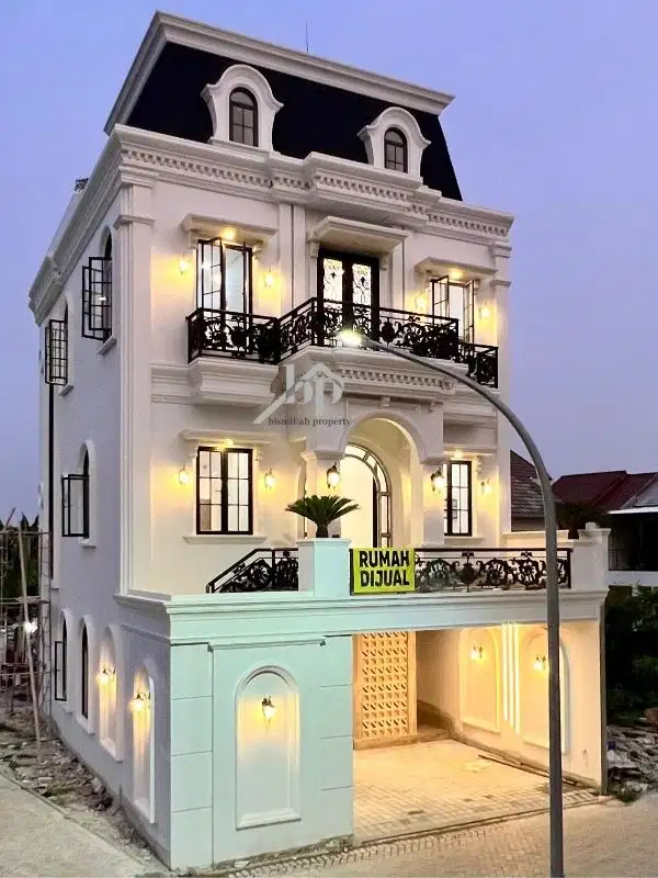 TOWNHOUSE 4 LANTAI SEMI FURNISHED DENGAN PRIVATEPOOL