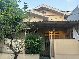 DIJUAL - Rumah sudut dengan lokasi nyaman tenang di Bintaro Sektor 3A