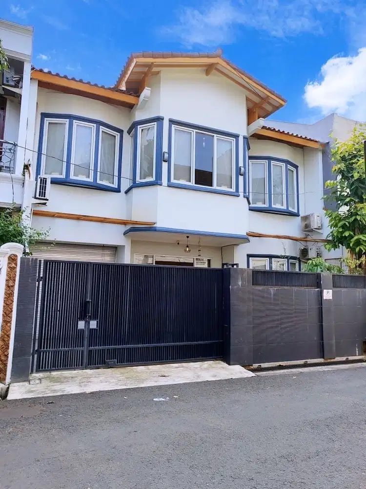 DIJUAL RUMAH BAGUS DAN SIAP HUNI  DI TEBET