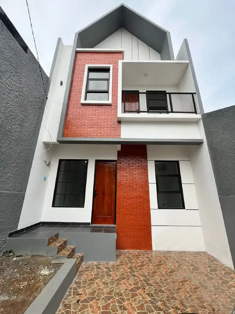 Rumah Tingkat Elegan, Siap Huni, Bangunan Baru Full Renov, Strategis