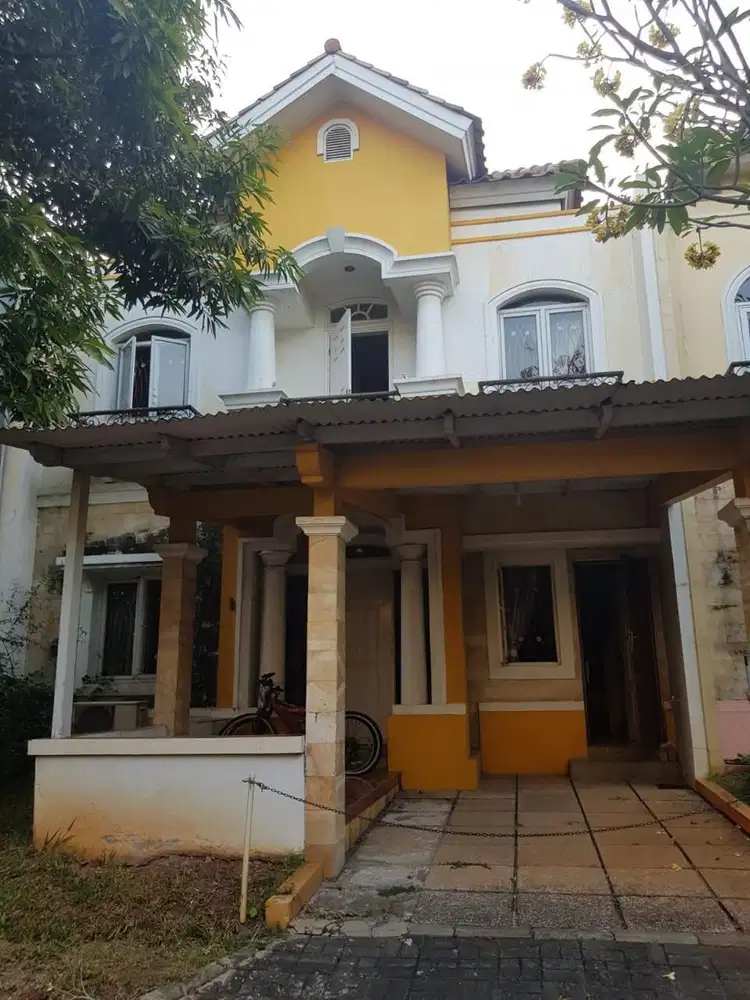 Rumah Strategis Semi Furnished di Raffles Hills Cibubur