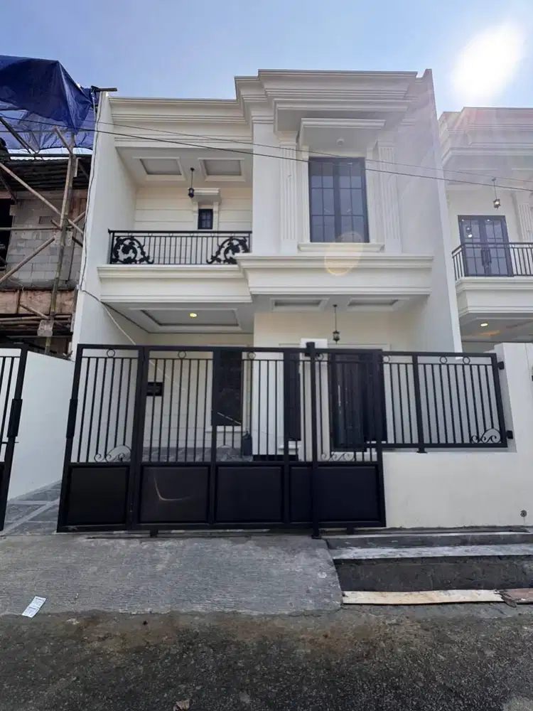 Dijual Rumah 2 Lantai 6 Menit Stasiun Depok Lama