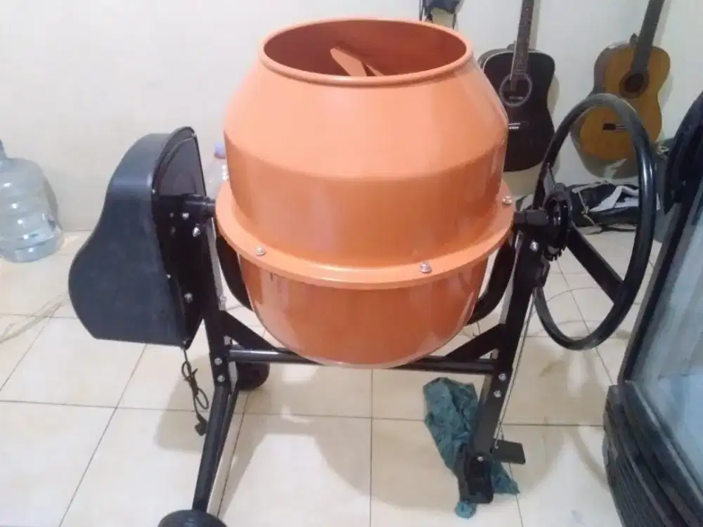 concrete mixer atau molen adukan semen pazto, masih baru 140 liter