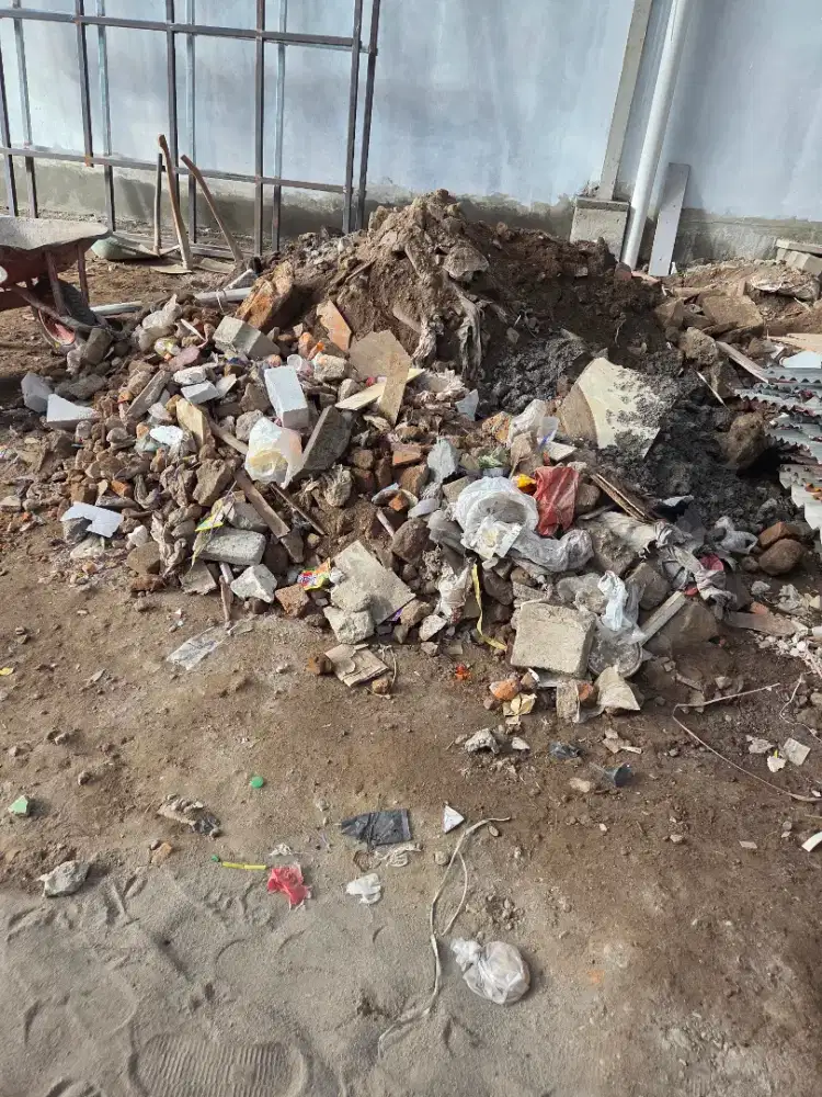 sampah proyek jogja dan ranting pohon