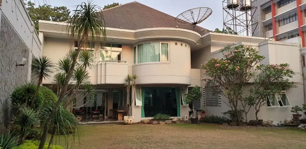 Rumah Mewah 2 Lantai Full Furnished Sayap Dago Bandung