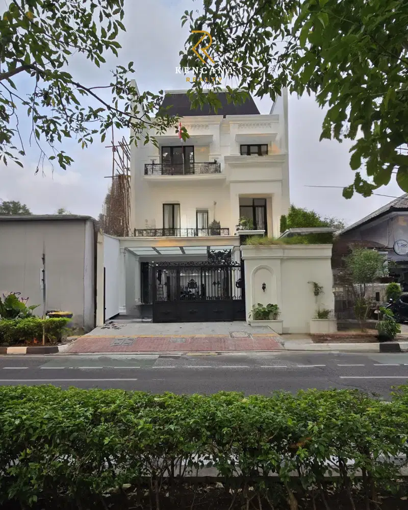 Dijual Rumah 4 Lantai di Tebet Jakarta Selatan Desain Modern Classic