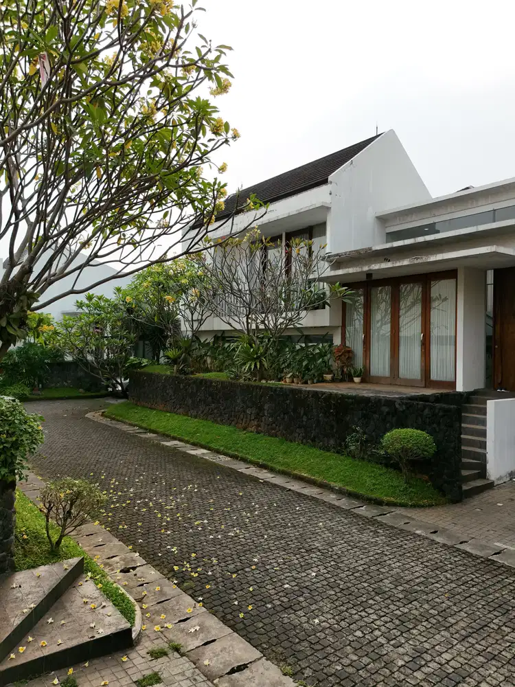 Rumah 2 Lantai di Kemang Jakarta Selatan Dekat Akses Tol & Jalan Raya