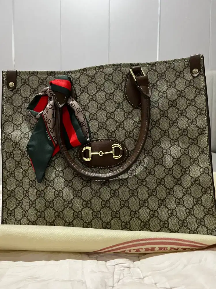Tas Gucci dan Fossil
