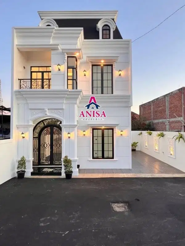 TOWNHOUSE MEWAH DEKAT KAMPUS UI ADA ATTIC ROOM