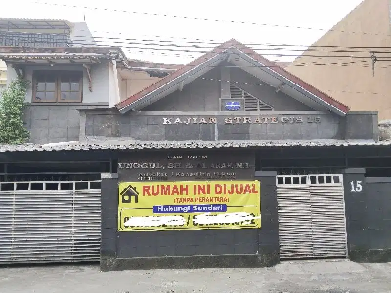 Di jual rumah tua di tebet barat dalam.