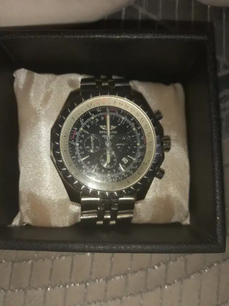 Jam Breitling Bentley Motors
