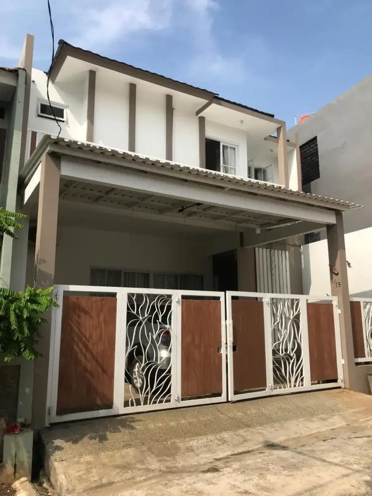 Dijual rumah 21/2 lantai di galaxy bekasi lt 137m