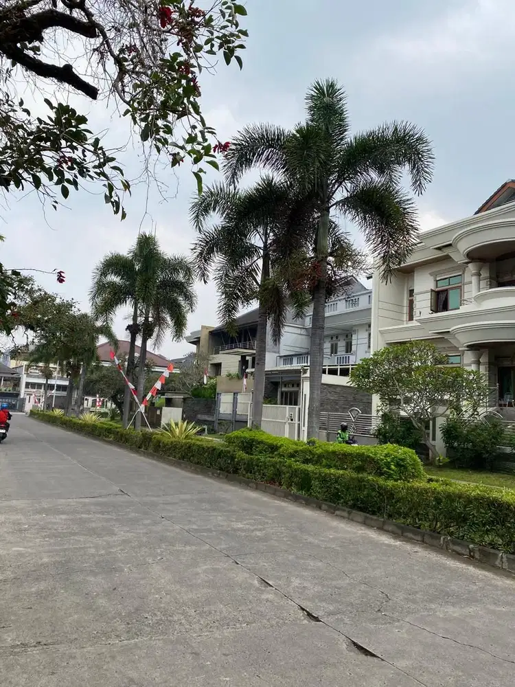 Dijual Rumah 5 kamar tidur di Mainroad Setraduta Raya Bandung Utara