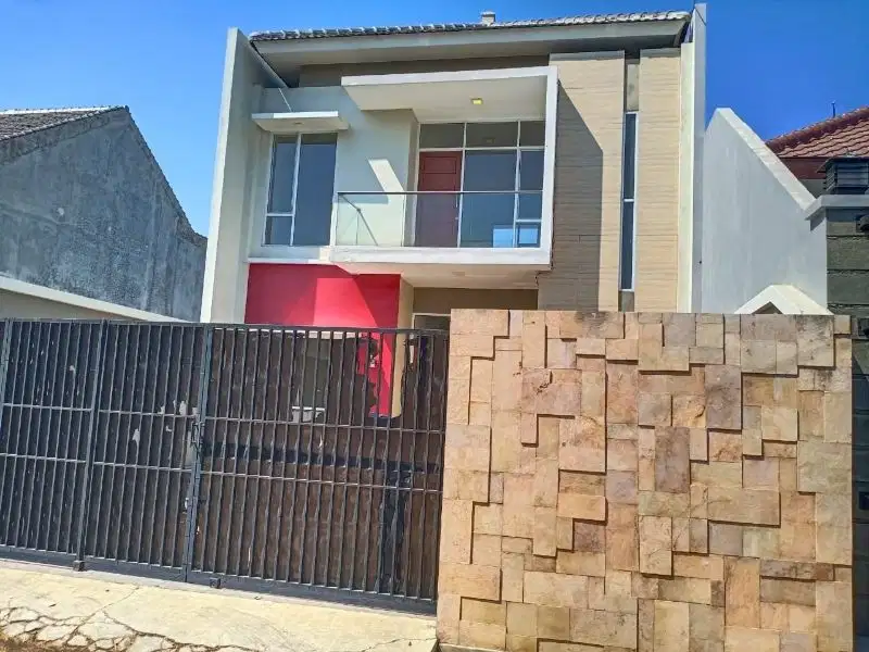 rumah 2 lantai colomadu