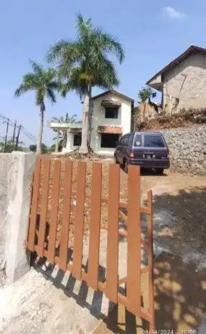 Rumah Vila dengan 2 lantai, LB 150m2, LT 387m2, SHM