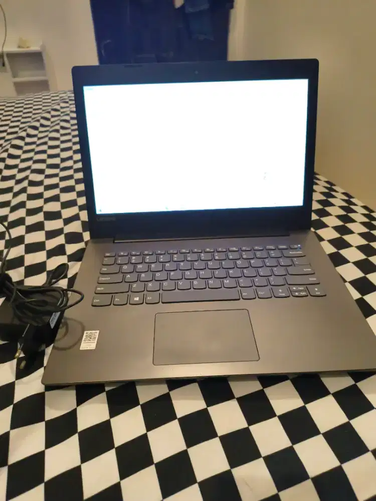 Laptop Lenovo 330 Amd E2-9000 Gen 7th Ram 4gb SSD 228gb + HDD 512gb