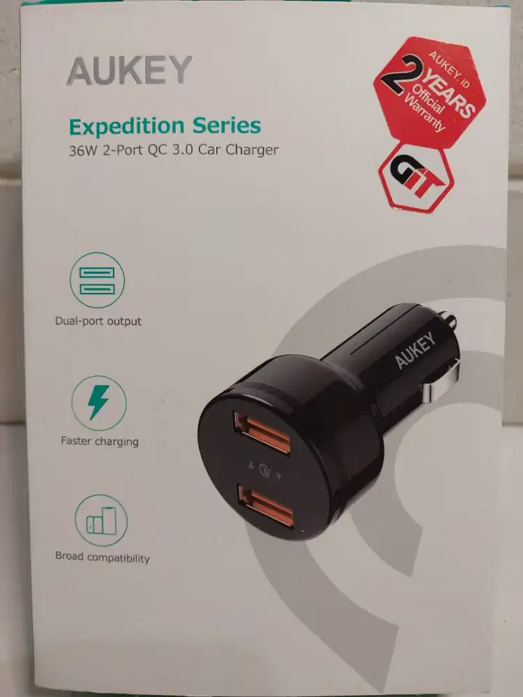 Charger hp untuk di mobil merk aukey fast charging