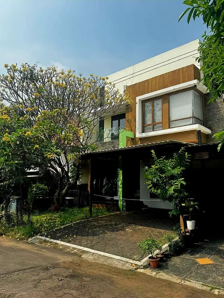 Rumah 2 lantai Alam Sutra - semi furnish - 4+1 kmar tidur ,3 carport