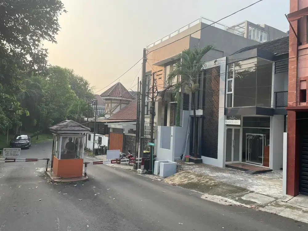 Rumah cantik di pondok kelapa Jaktim Lt 136m 2 lt