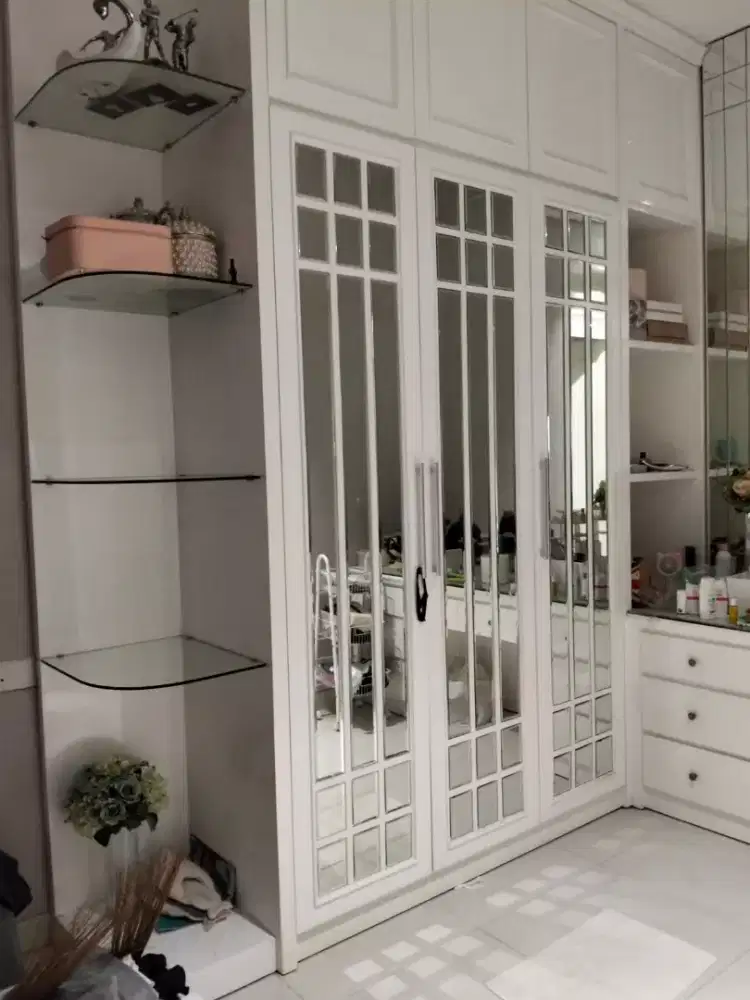 Lemari interior meja rias +kaca by frontline interior
