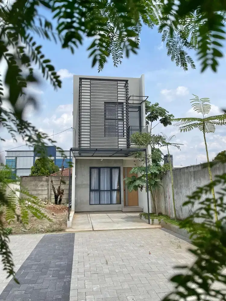Pinggir Jalan Raya, Rumah 2 Lantai 800jt-an Depok, SHM, Strategis
