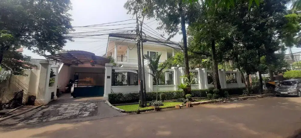 Dijual Rumah Mewah, Lantai Marmer, Asri di Jakarta Selatan