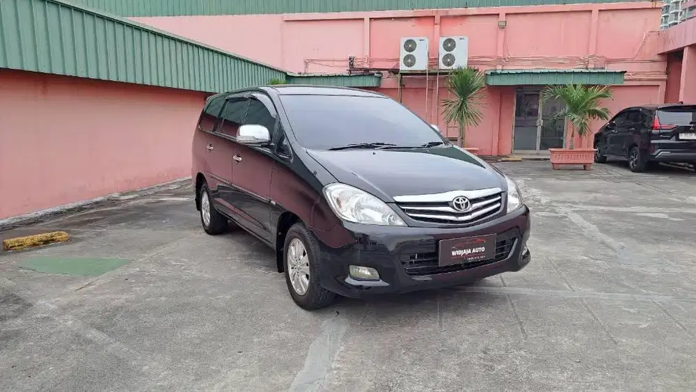 toyota innova v at tangan pertama