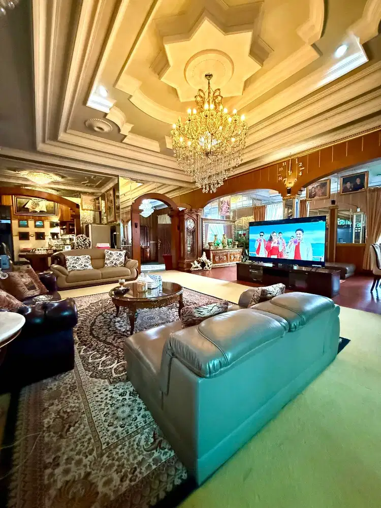 Rumah Klasik Mewah Bonus Furniture di Nogotirto