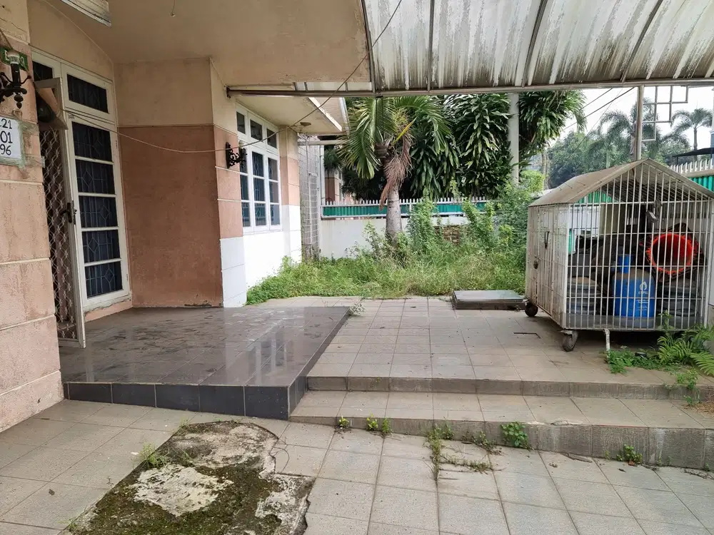 Rumah 1 Lantai LT 240m2 LB 180m2