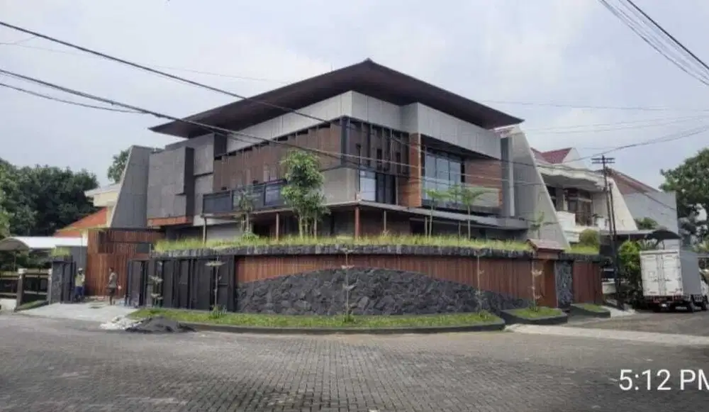 Dijual rumah mewah tropical house with waterfall