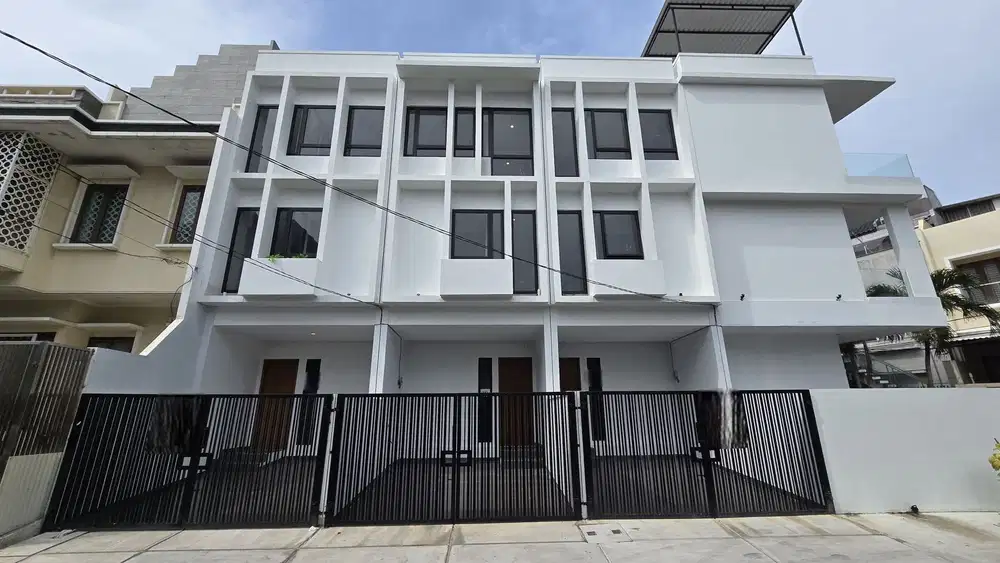 Rumah Muara Karang Brand New,  3 1/2 lantai, LT 60m2, siap Huni