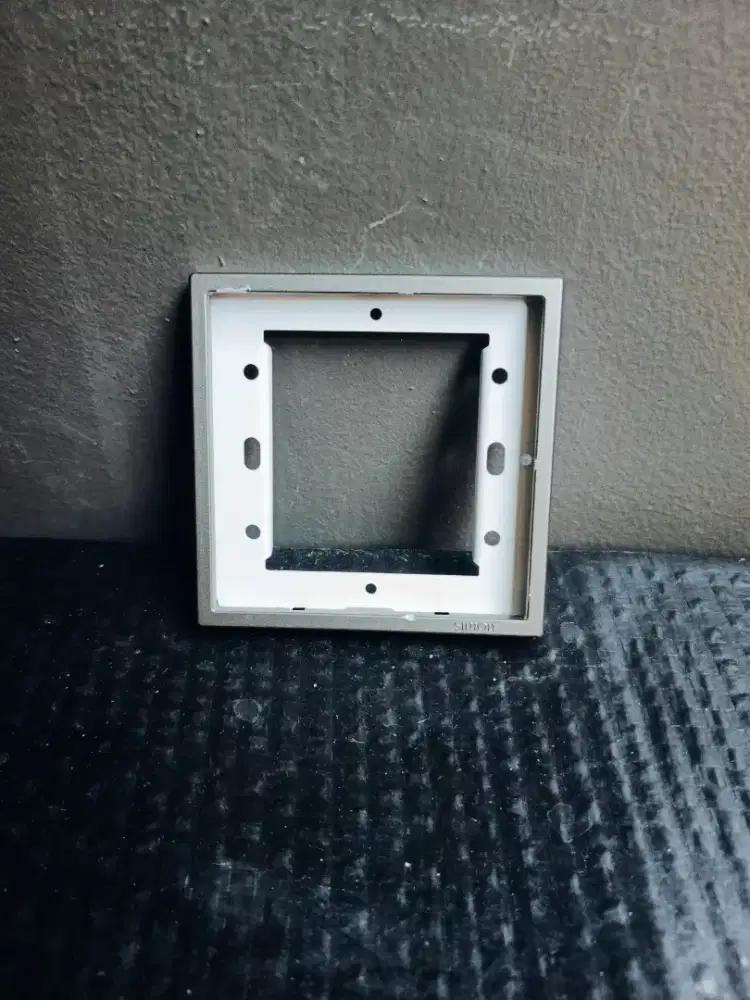 Simon i7 Series 1 Gang Frames Gray